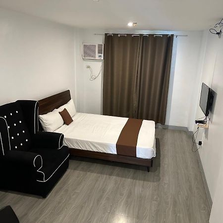 Aden Hotel Makati City Esterno foto