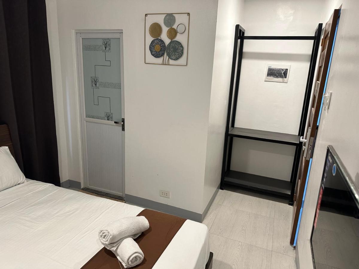 Aden Hotel Makati City Esterno foto