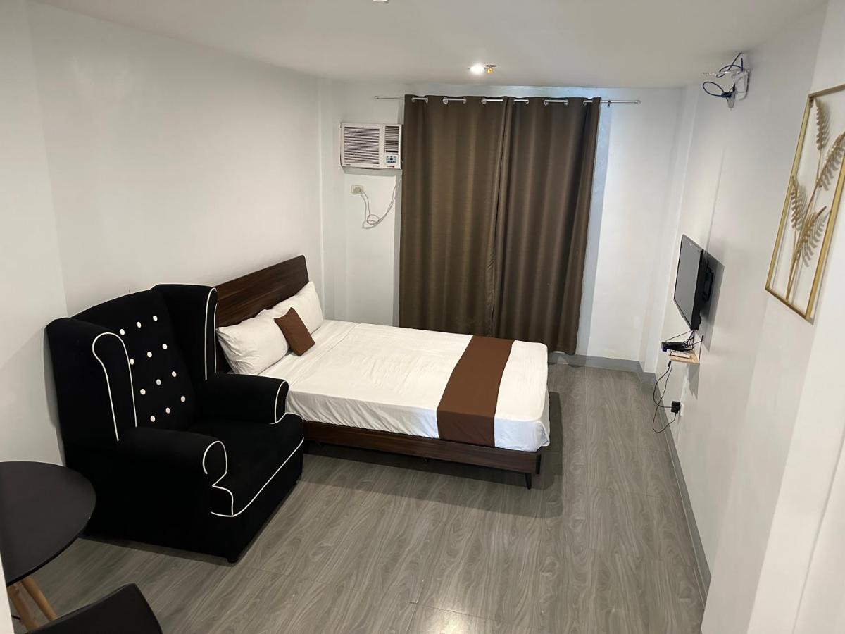 Aden Hotel Makati City Esterno foto