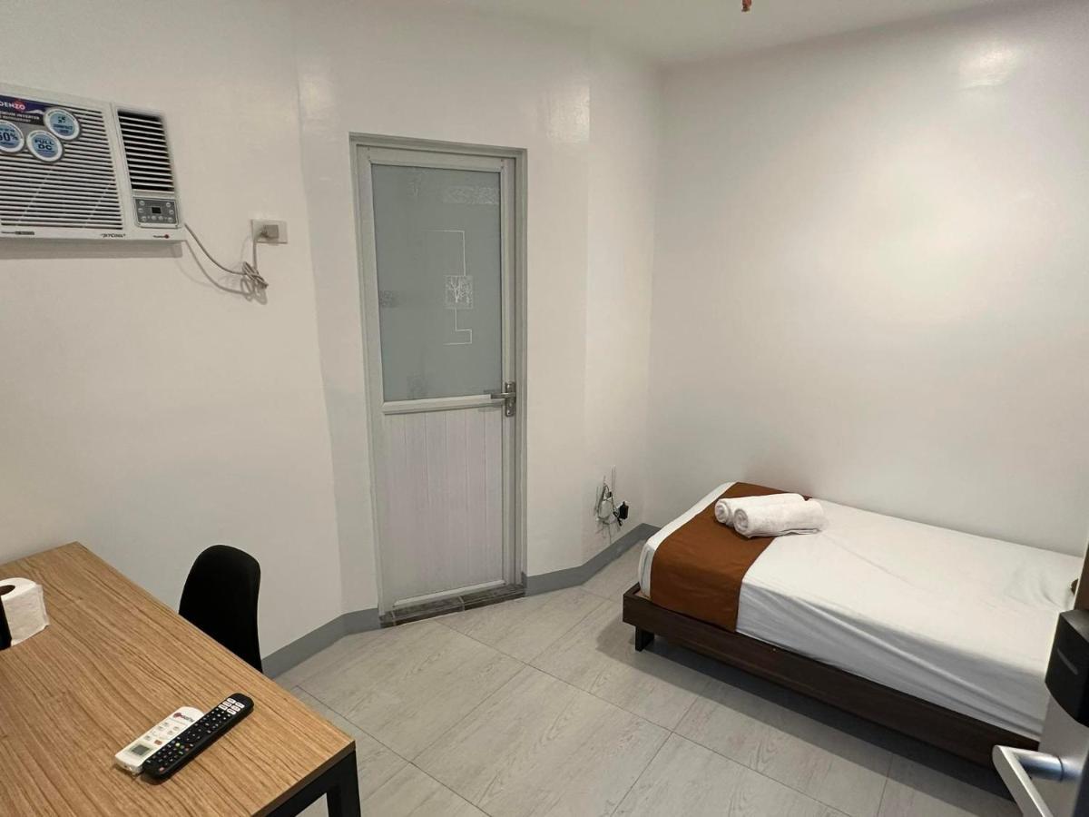 Aden Hotel Makati City Esterno foto
