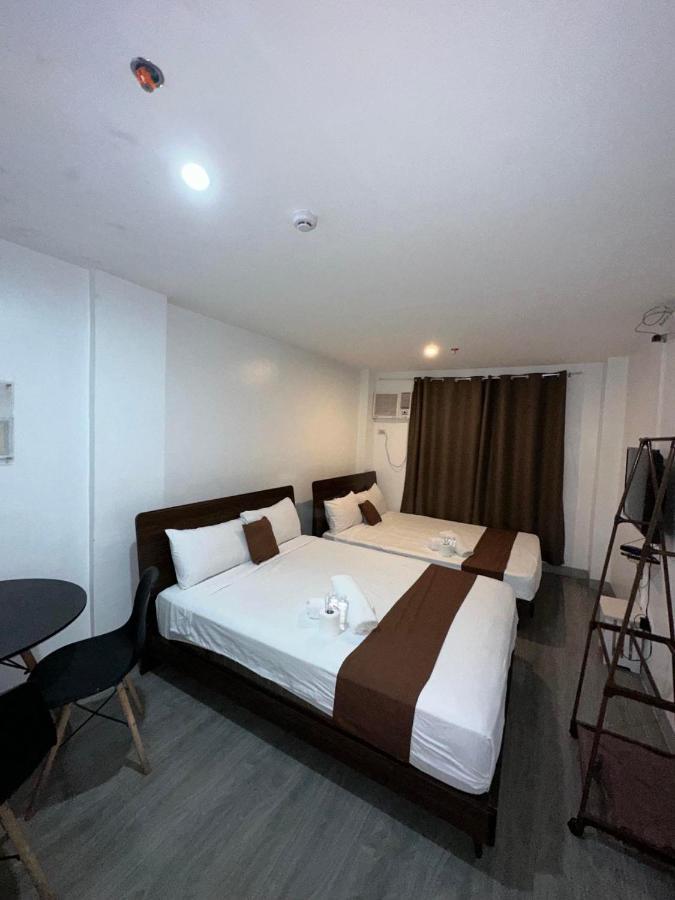 Aden Hotel Makati City Esterno foto